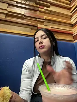 Snapshot of Cami_olarte chatting on April 11, 7:29 pm Cami olarte online show from April 11, 7:29 pm