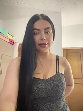 Snapshot of Cami_olarte chatting on April 22, 5:32 am Cami olarte online show from April 22, 5:32 am