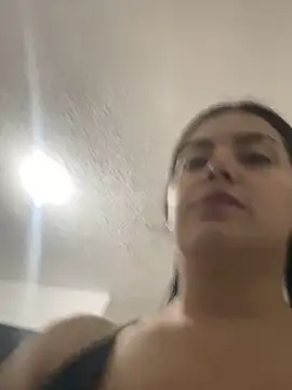 Snapshot of Cami_olarte chatting on April 23, 3:25 pm Cami olarte online show from April 23, 3:25 pm