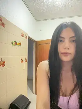 Snapshot of Cami_olarte chatting on May 19, 10:38 pm Cami olarte online show from May 19, 10:38 pm