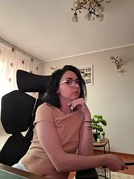TheaMerve online show from June 12, 2:49 pm