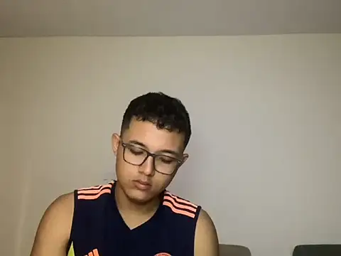 Chriis 18 online show from April 14, 1:39 pm