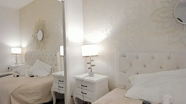 Snapshot of Julietta___ chatting on April 17, 11:57 am Julietta online show from April 17, 11:57 am