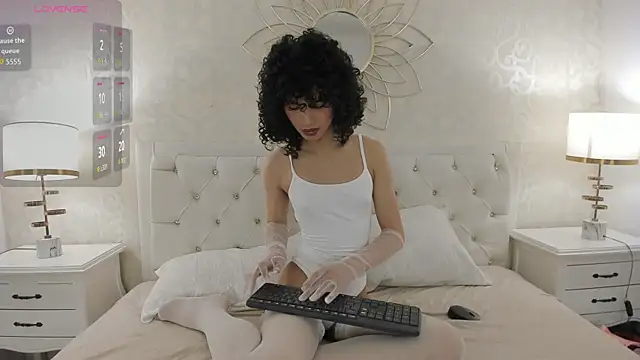 Snapshot of Julietta___ chatting on May 12, 12:35 pm Julietta online show from May 12, 12:35 pm