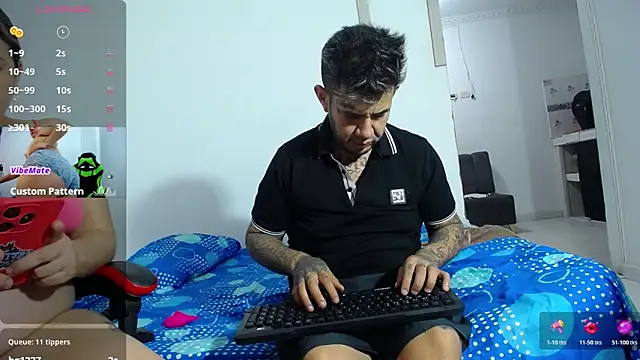 Snapshot of allison_maxtattoo_ chatting on May 18, 4:07 am allison maxtattoo online show from May 18, 4:07 am