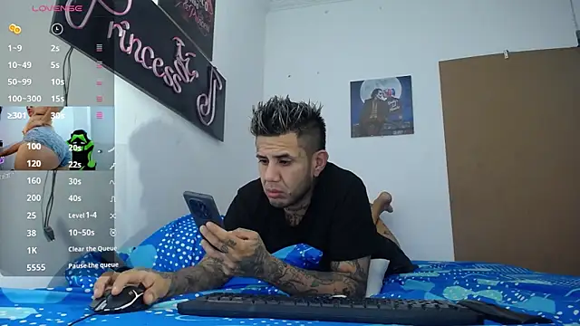 Snapshot of allison_maxtattoo_ chatting on July 2, 10:49 pm allison maxtattoo online show from July 2, 10:49 pm