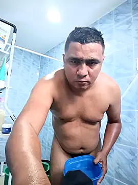 Snapshot of luis20212 chatting on April 11, 10:25 pm luis20212 online show from April 11, 10:25 pm