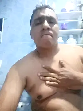 Snapshot of luis20212 chatting on April 20, 8:50 am luis20212 online show from April 20, 8:50 am