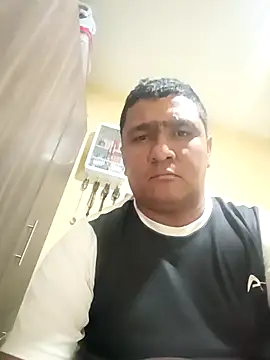 Snapshot of luis20212 chatting on May 1, 4:17 am luis20212 online show from May 1, 4:17 am