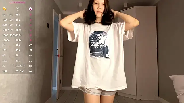Snapshot of AmeliaMiotii chatting on April 12, 10:20 am AmeliaMiotii online show from April 12, 10:20 am