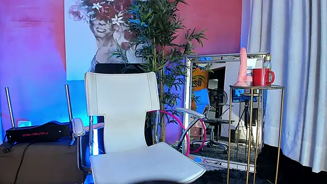 Snapshot of LexyNova_ chatting on April 8, 5:35 pm LexyNova online show from April 8, 5:35 pm