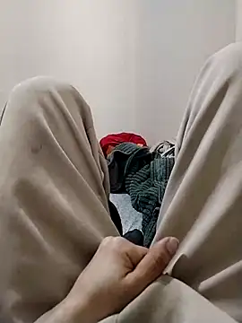 Snapshot of y2561 chatting on March 26, 11:21 pm y2561 online show from March 26, 11:21 pm