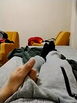 Snapshot of y2561 chatting on March 30, 11:06 pm y2561 online show from March 30, 11:06 pm