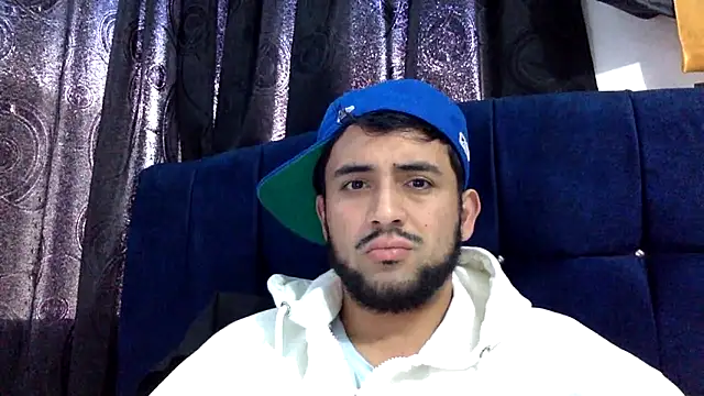 Snapshot of derek_smiith chatting on June 18, 9:19 pm derek smiith online show from June 18, 9:19 pm
