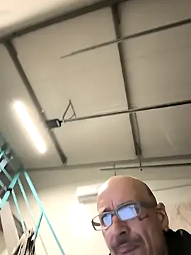 TavoEskort123 online show from April 25, 1:52 am