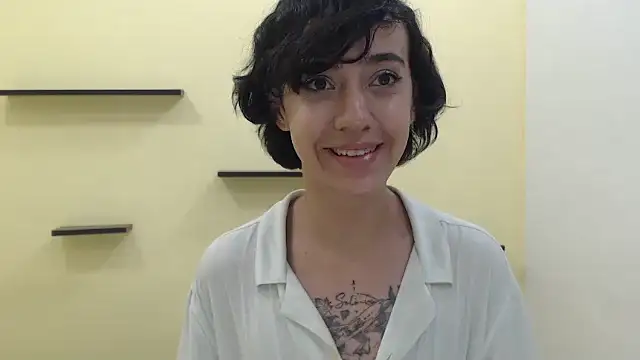 Snapshot of romina_white18 chatting on April 10, 8:19 am romina white18 online show from April 10, 8:19 am