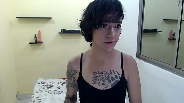 Snapshot of romina_white18 chatting on April 18, 2:48 am romina white18 online show from April 18, 2:48 am