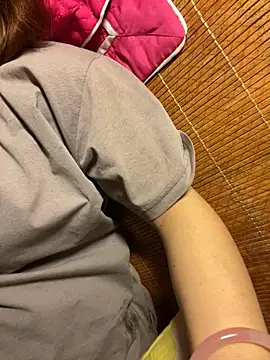 Snapshot of -Vaci- chatting on April 3, 3:32 pm -Vaci- online show from April 3, 3:32 pm