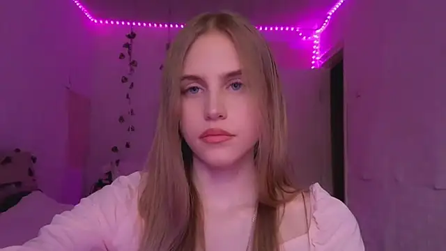 Snapshot of EveCoutch chatting on April 10, 1:16 pm EveCoutch online show from April 10, 1:16 pm