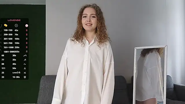 EmilyDeveyra online show from April 22, 9:44 am