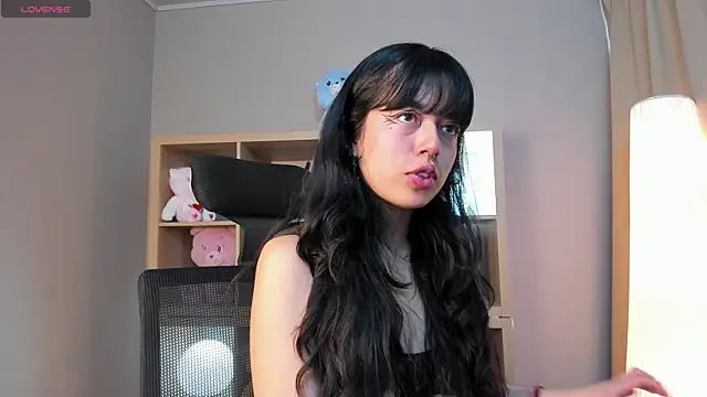 Snapshot of Saphyralux chatting on June 24, 9:47 pm Saphyralux online show from June 24, 9:47 pm