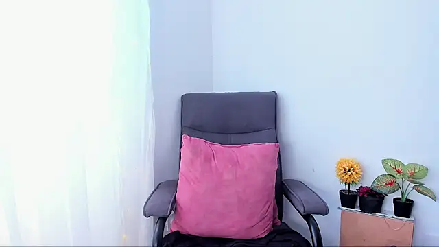 Snapshot of Debora_Rayssa chatting on May 14, 7:42 pm Debora Rayssa online show from May 14, 7:42 pm
