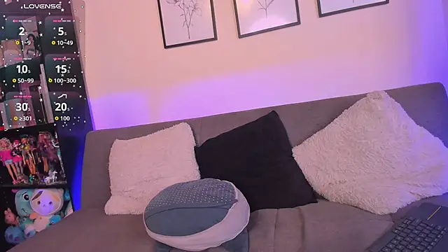 Snapshot of dream_danna1 chatting on April 1, 1:41 pm dream danna1 online show from April 1, 1:41 pm
