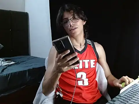 Snapshot of VazacGaming chatting on April 21, 2:51 am VazacGaming online show from April 21, 2:51 am