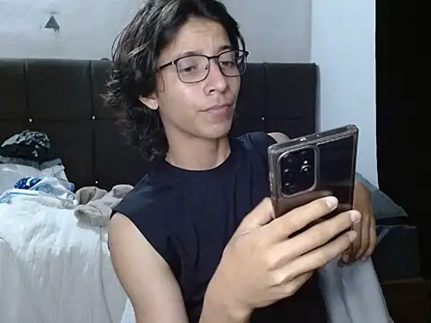 Snapshot of VazacGaming chatting on April 23, 3:08 am VazacGaming online show from April 23, 3:08 am