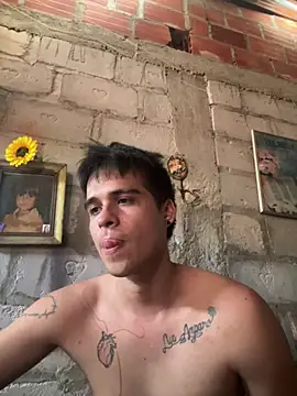 Snapshot of davidjan1996 chatting on April 18, 9:15 pm davidjan1996 online show from April 18, 9:15 pm