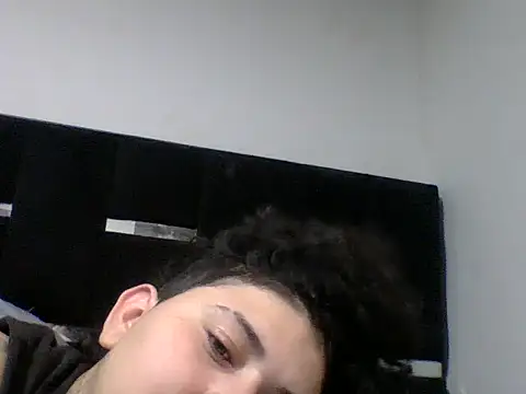 Snapshot of lunaa_love chatting on March 29, 11:27 pm lunaa love online show from March 29, 11:27 pm