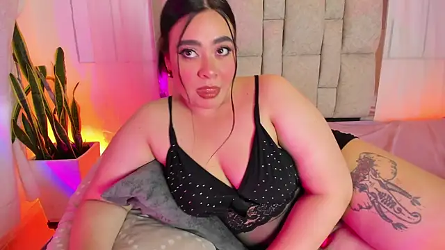 Snapshot of CatalinaReyexxx chatting on April 22, 11:23 am CatalinaReyexxx online show from April 22, 11:23 am