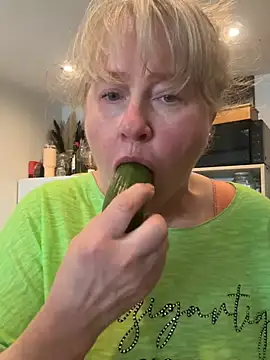 Tinchen Milf online show from April 17, 11:13 am