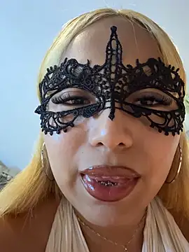 Maddyloveee online show from June 23, 5:05 am