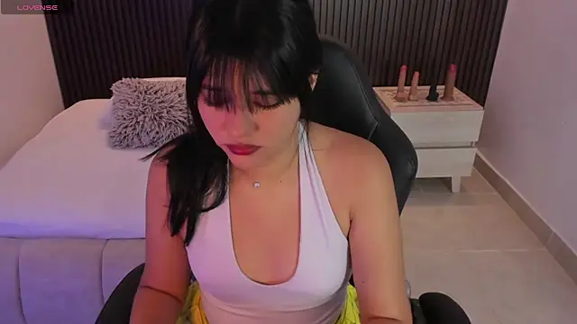 Snapshot of MILLYEVANS1 chatting on April 11, 3:11 am MILLYEVANS1 online show from April 11, 3:11 am