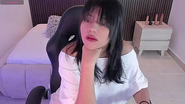 Snapshot of MILLYEVANS1 chatting on April 13, 2:39 am MILLYEVANS1 online show from April 13, 2:39 am