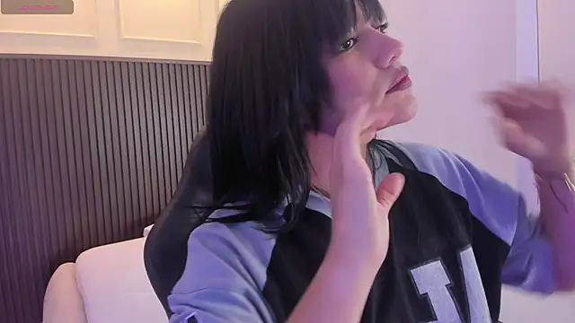 Snapshot of MILLYEVANS1 chatting on April 30, 3:02 am MILLYEVANS1 online show from April 30, 3:02 am