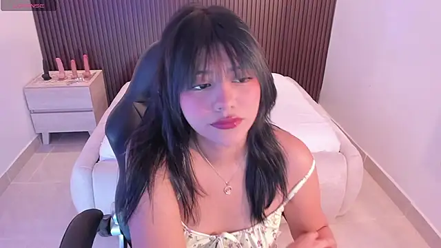 Snapshot of MILLYEVANS1 chatting on May 1, 3:11 am MILLYEVANS1 online show from May 1, 3:11 am