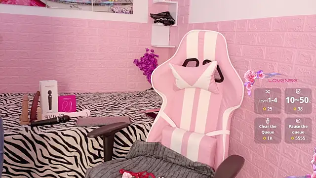 Snapshot of Sophi_Sweet11 chatting on April 13, 1:38 pm Sophi Sweet11 online show from April 13, 1:38 pm