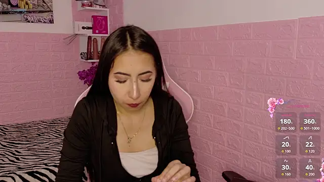 Snapshot of Sophi_Sweet11 chatting on May 8, 2:00 pm Sophi Sweet11 online show from May 8, 2:00 pm
