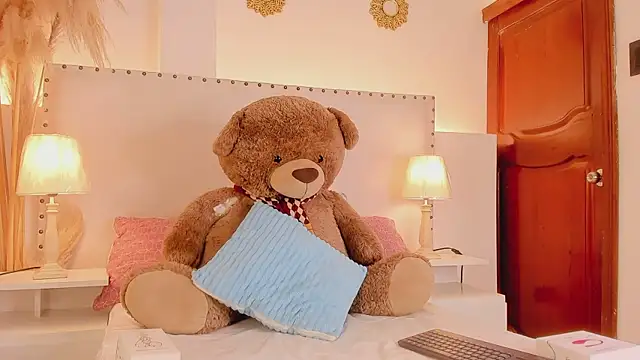 madisson  Stone online show from May 16, 10:41 pm