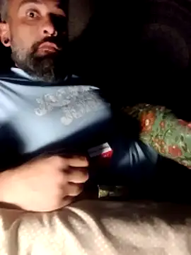 Snapshot of Rockandrola1986 chatting on March 31, 2:57 am Rockandrola1986 online show from March 31, 2:57 am