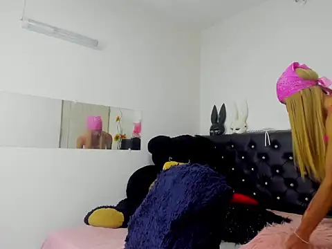 Snapshot of Nathaly_Sam chatting on April 7, 12:16 pm Nathaly Sam online show from April 7, 12:16 pm