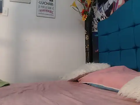 Snapshot of Nathaly_Sam chatting on April 17, 11:02 am Nathaly Sam online show from April 17, 11:02 am