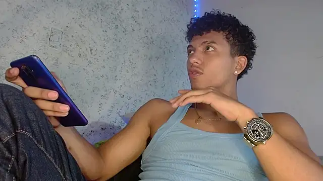 Snapshot of tonydesire_ chatting on April 18, 8:53 pm tonydesire online show from April 18, 8:53 pm