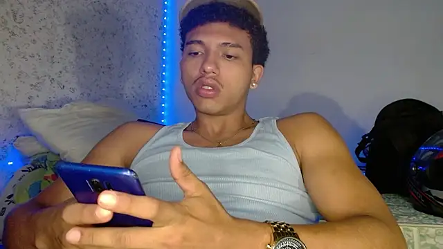 Snapshot of tonydesire_ chatting on April 19, 9:28 pm tonydesire online show from April 19, 9:28 pm