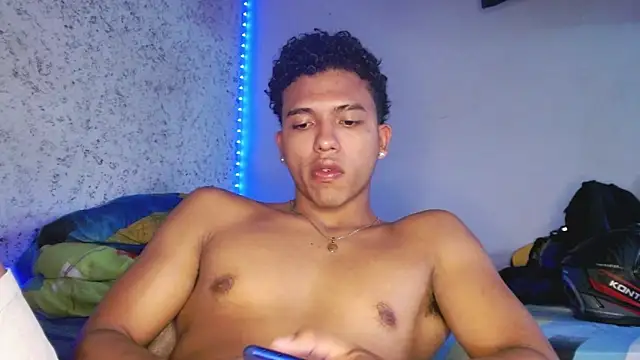 Snapshot of tonydesire_ chatting on April 24, 8:00 pm tonydesire online show from April 24, 8:00 pm
