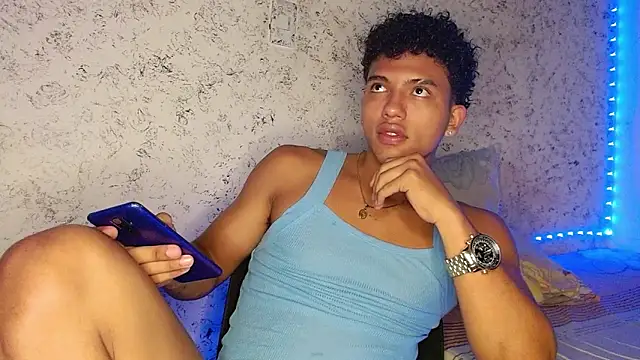 Snapshot of tonydesire_ chatting on May 5, 7:33 pm tonydesire online show from May 5, 7:33 pm