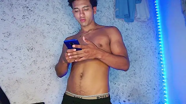 Snapshot of tonydesire_ chatting on May 21, 7:21 pm tonydesire online show from May 21, 7:21 pm