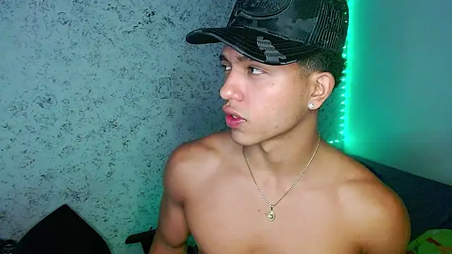 Snapshot of tonydesire_ chatting on July 8, 9:30 pm tonydesire online show from July 8, 9:30 pm